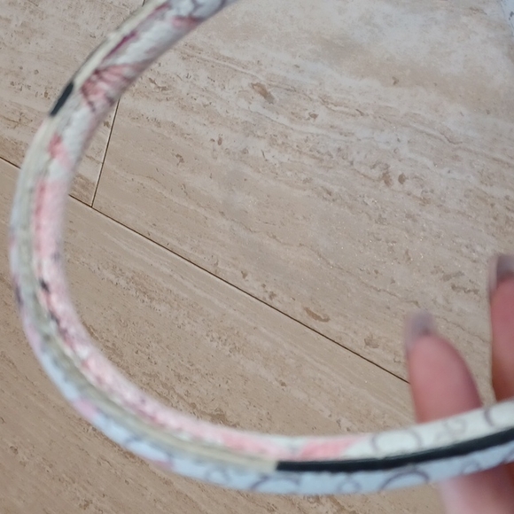 Stunning Guess Signature Floral Hand Bag - Picture 12 of 16